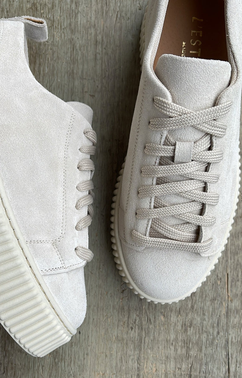 Sneakers mit geriffelter Sohle